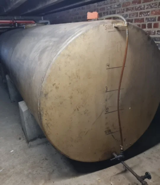 Mazouttank verwijderen uit kelder
